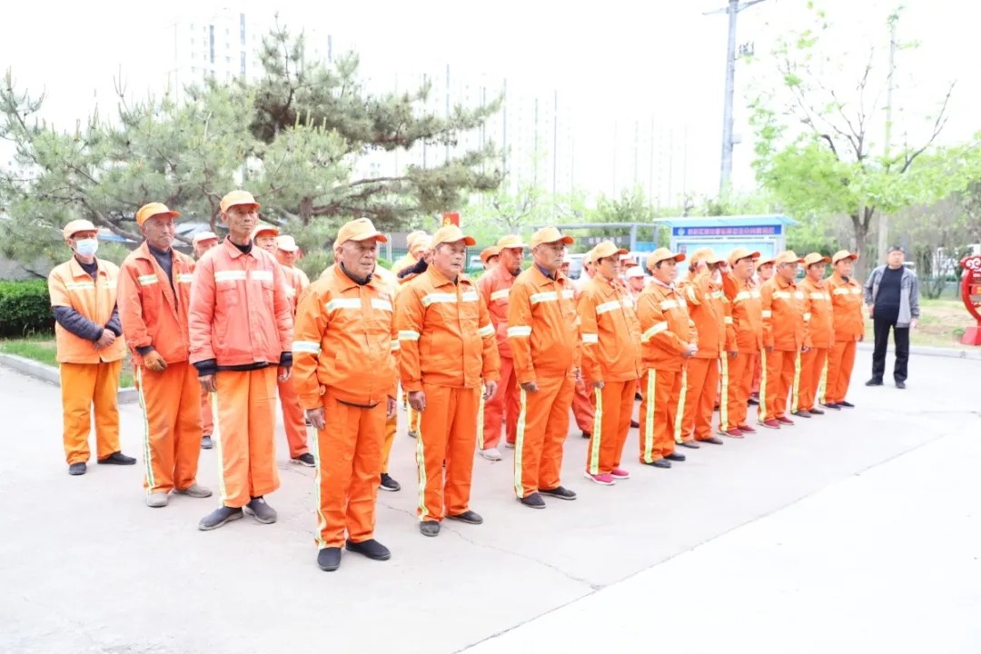 爱心传递 温情捐赠—长田实业向环卫工人捐赠环卫服装1200余套