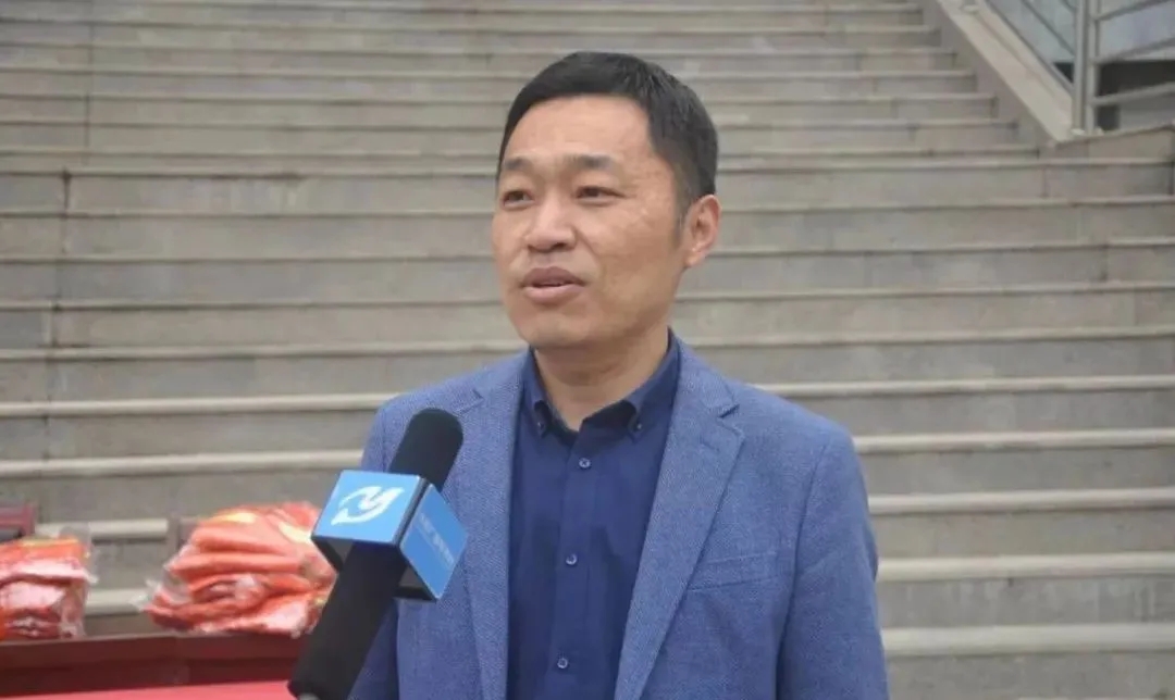 爱心传递 温情捐赠—长田实业向环卫工人捐赠环卫服装1200余套