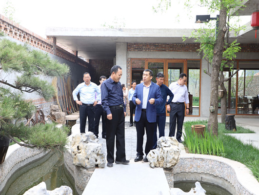 省委政策研究室农业农村处副处长王臻等一行莅临易丰农业调研指导工作